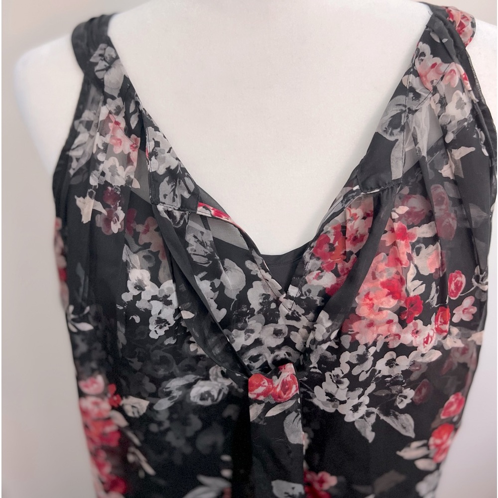 White House Black Market watercolor blooms top size 8